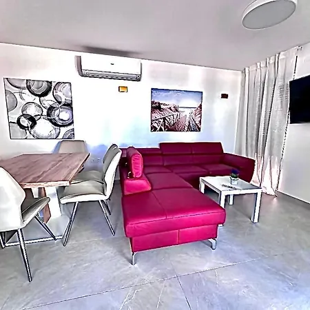 Luxury Marty * מאלינסקה